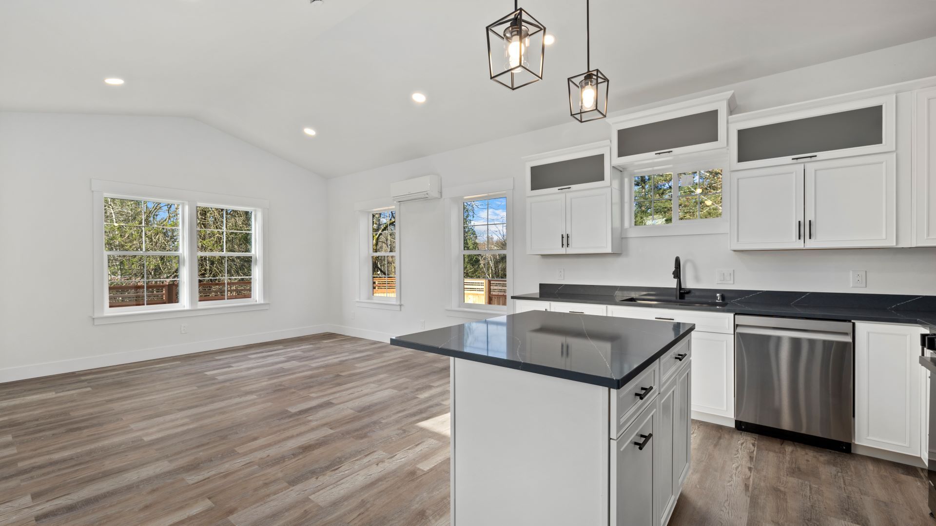 Custom home photo 17