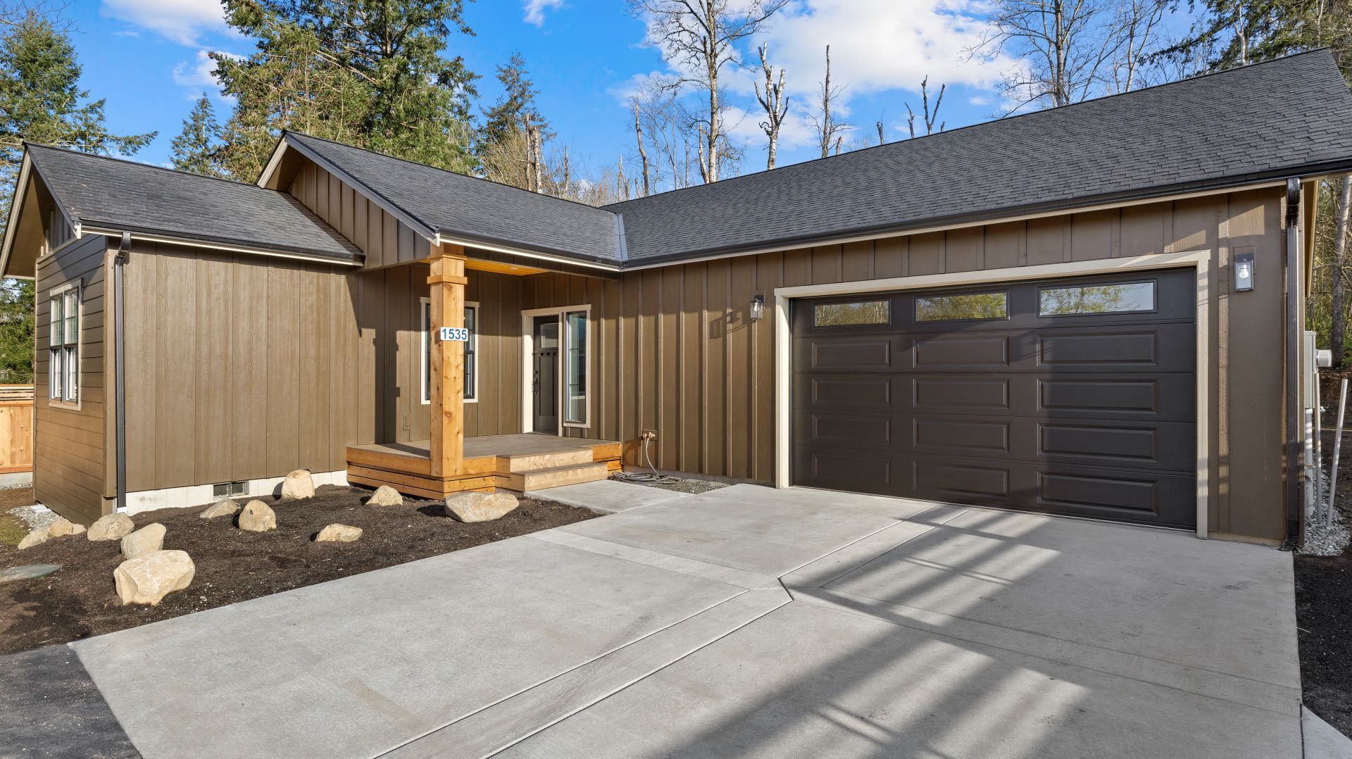 Custom home photo 24