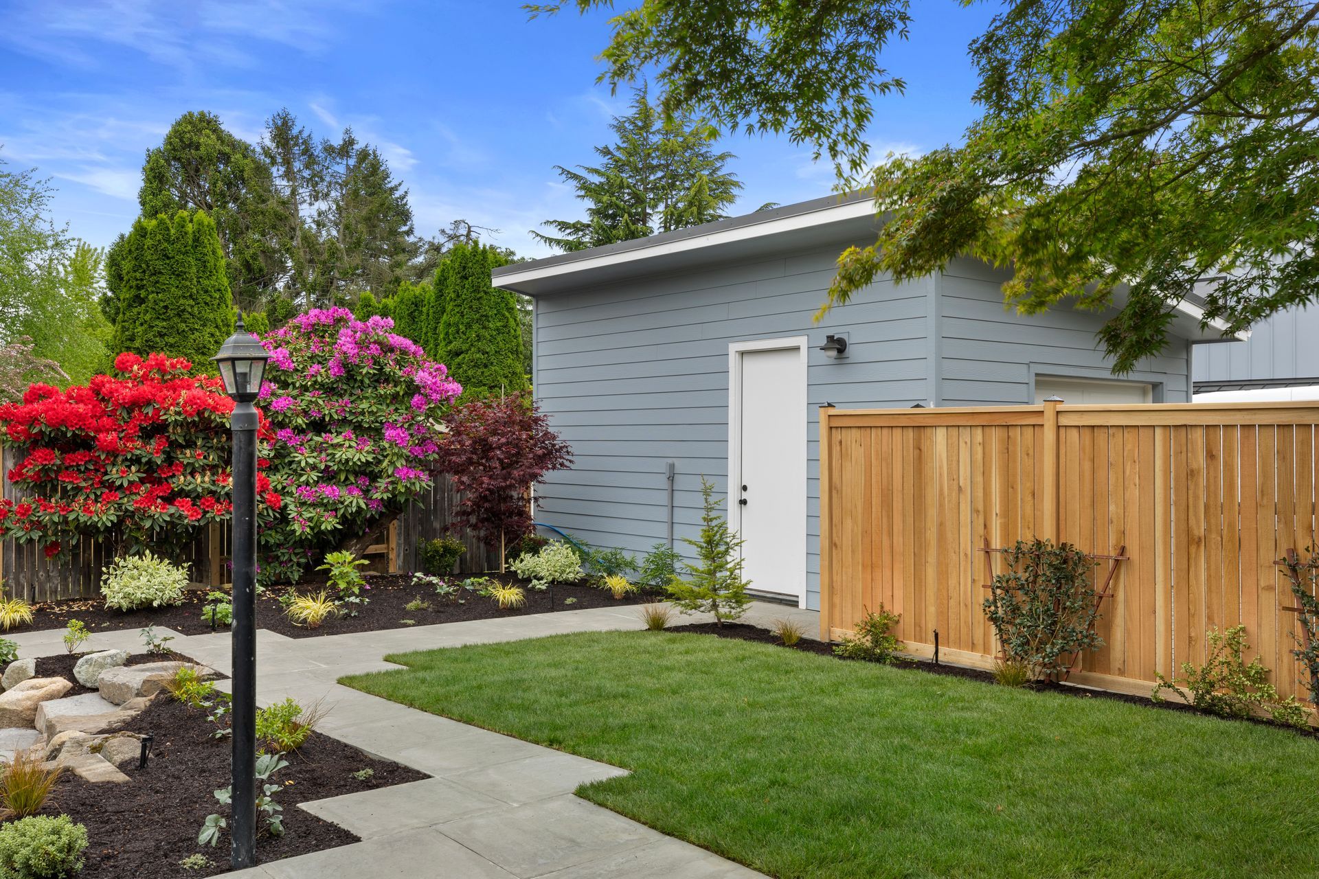 Detached Seattle garage photo 1
