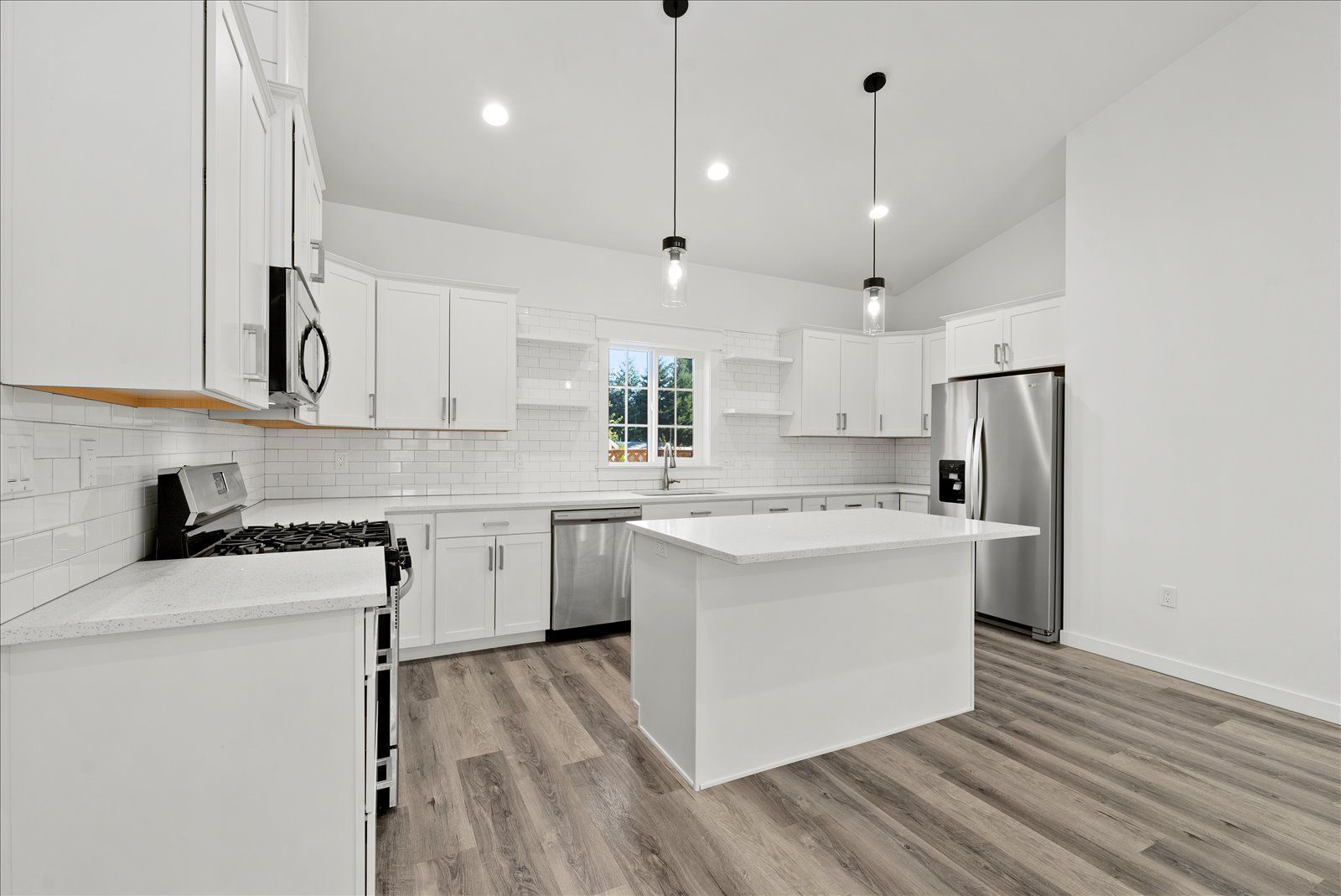 Custom small home photo 16
