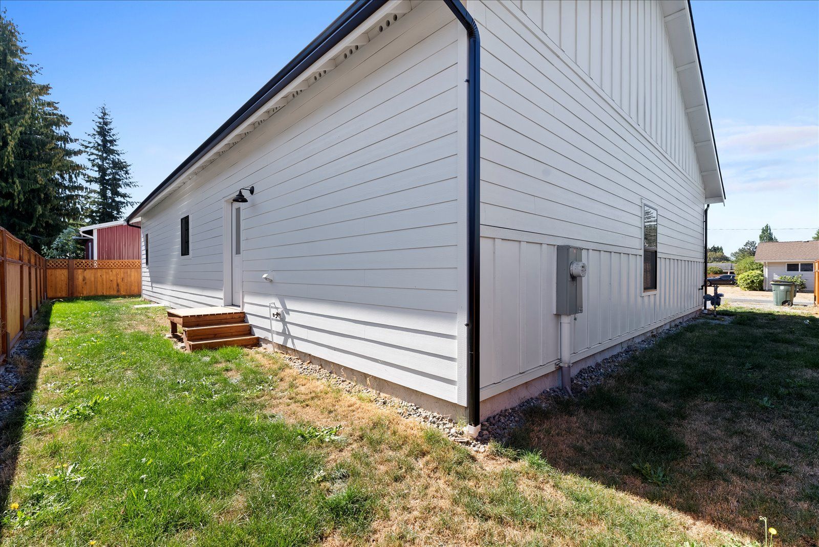 Custom small home photo 29