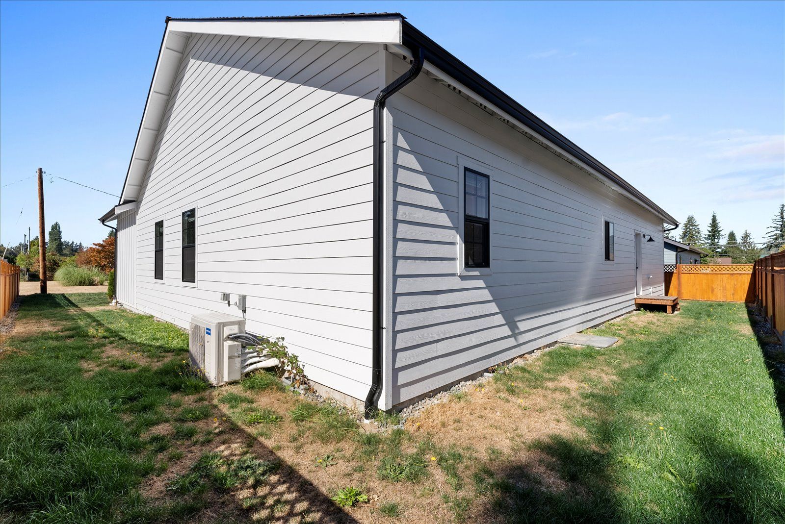 Custom small home photo 30